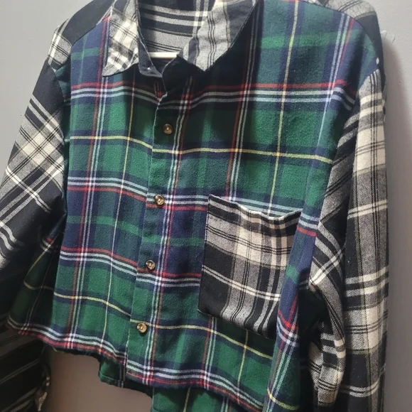 Forever 21 Cropped Plaid Button Front Shirt M - Picture 3 of 5